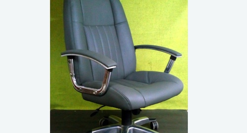 Перетяжка офисного кресла кожей. Бахчисарай